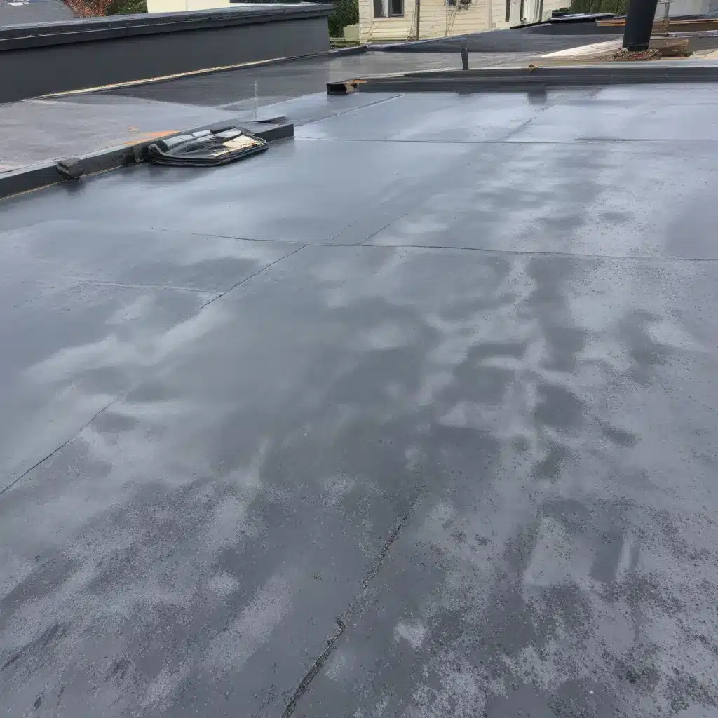 Flat Roof Maintenance in the Rainy Season: Preventing Leaks and Water Damage