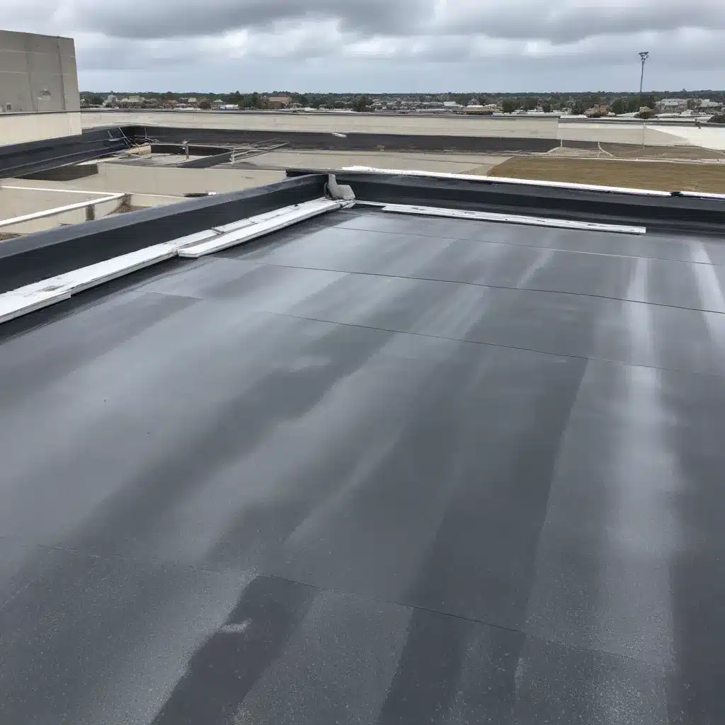 Maintaining Flat Roofs in High-Wind Environments: Strategies for Success